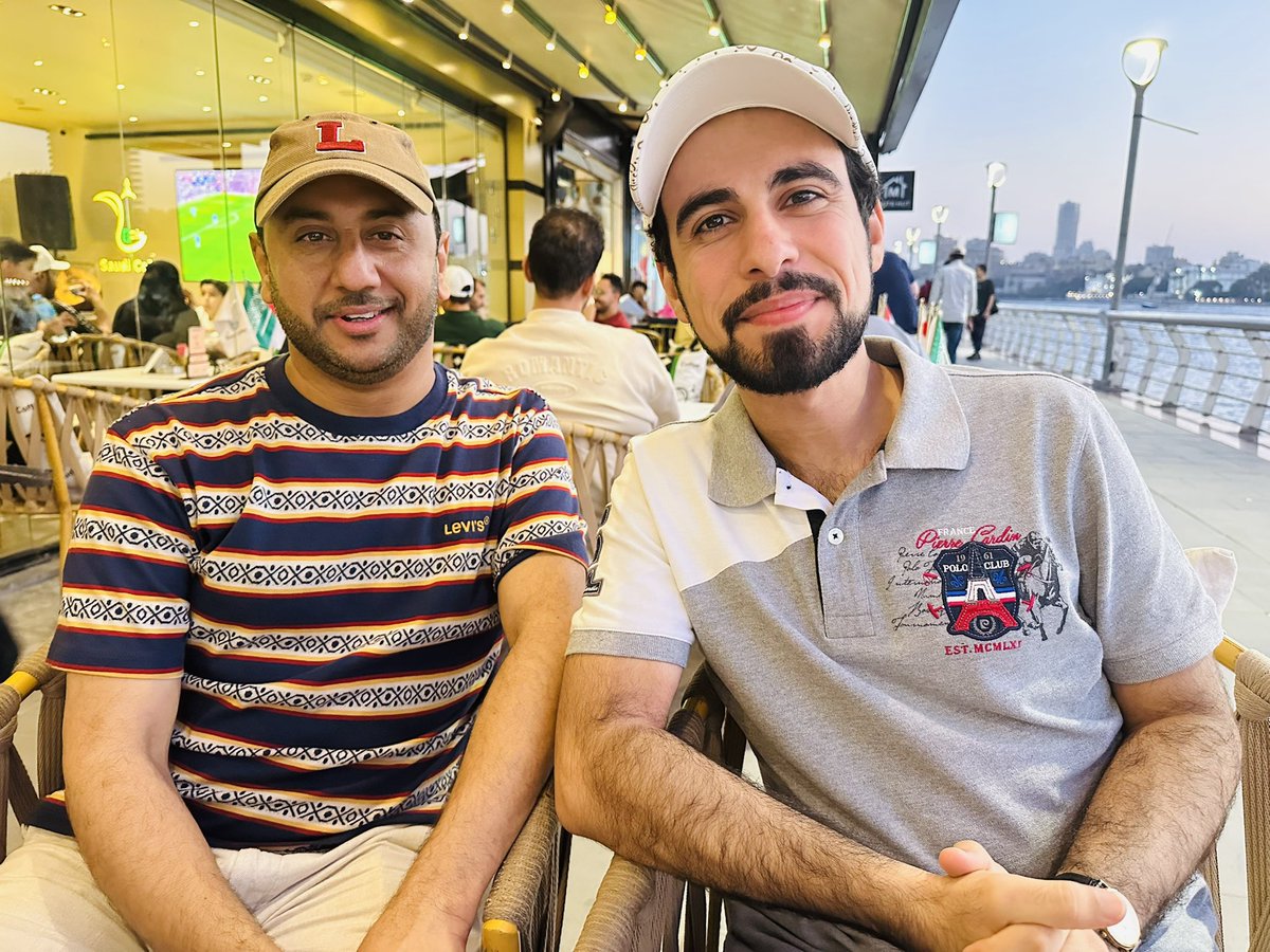 abdullahaljuma's tweet photo. وعلى ضفاف النيل العظيم في ام الدنيا مصر الحضارات.
صدفة جميلة ألتقي فيها بالشاعر الجميل والأنيق المتواضع يوسف الكمالي.
#مصر_ام_الدنيا 
#مصر_الحضارات
@Yousuf_Alkamali https://t.co/00S65FYI6k