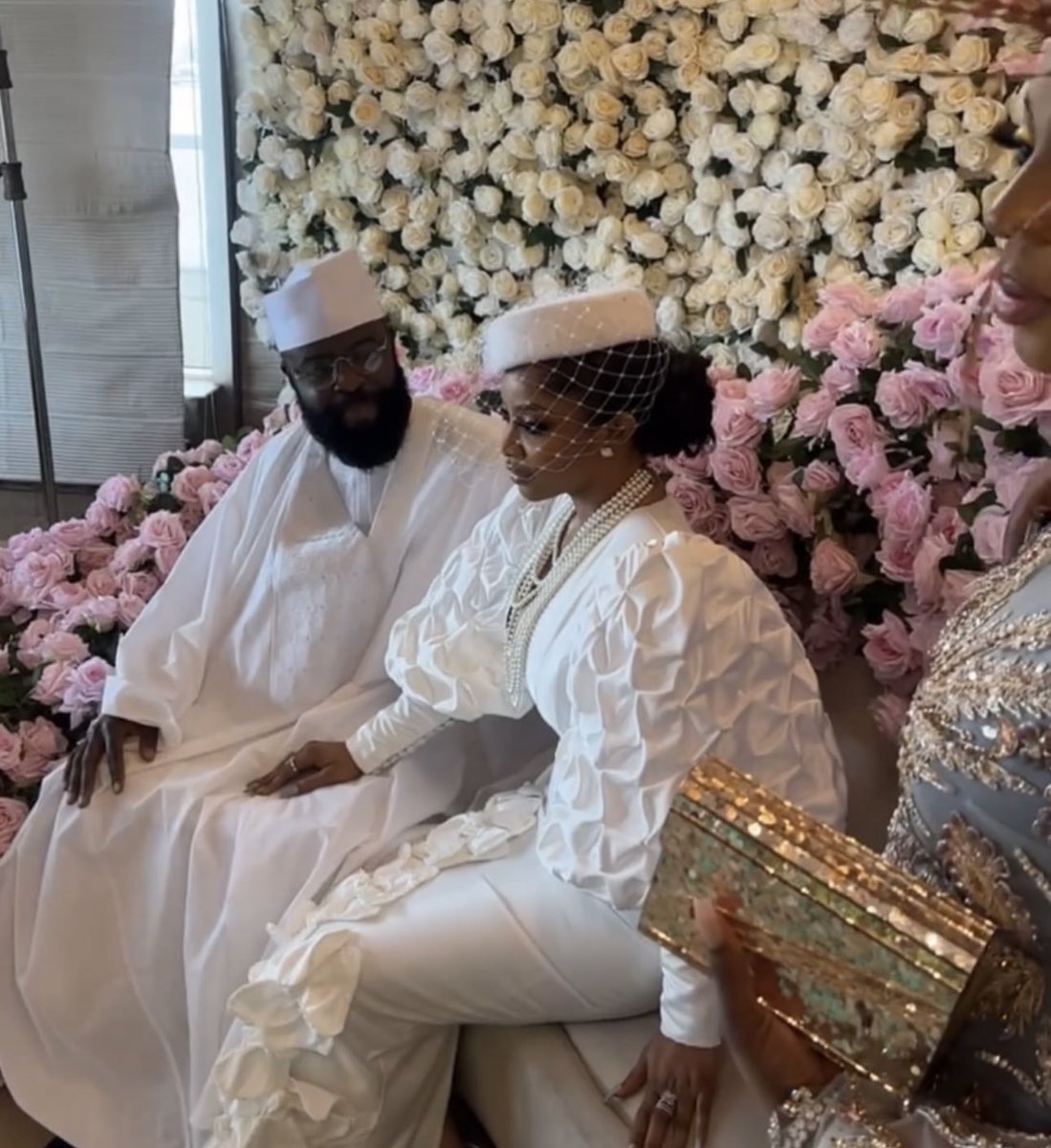 AyeehsaLiq's tweet photo. TOKE MAKINWA 🥳🥳🥳🥳🥳🥳🥳🥳 https://t.co/ism1RBXTtj