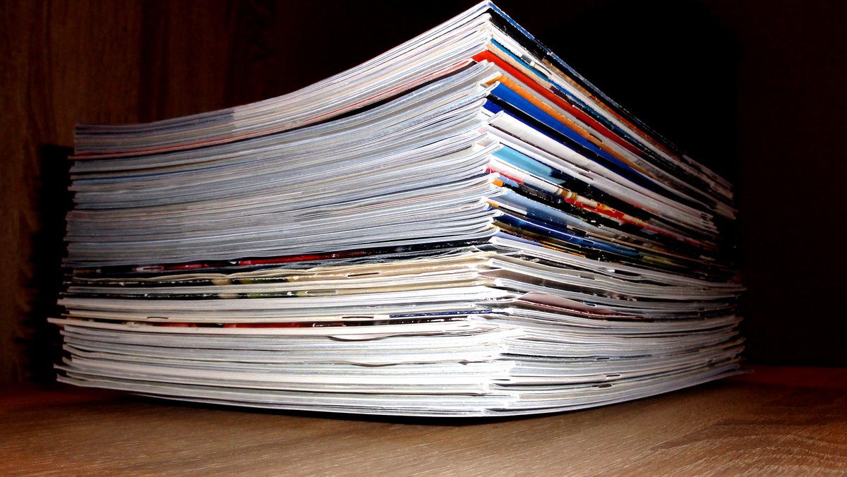darewnoo's tweet photo. Another update for my collection. This time I "took over" almost all issues of German "Daewoo Und DU" magazines and also "Chevrolet Plus", as continuation (no. 32-47). For more a bunch of Daewoo and Chevy brochures. Update on my website soon... #Daewoo #brochures #magazines https://t.co/vdduUGNjAW