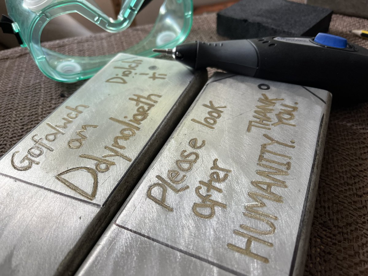 Art_is_anAvenue's tweet photo. WORK IN PROGRESS.. 🧳Labels for an assemblage sculpture we’re creating to connect Pembrokeshire to @GlobalDignity &amp; Alistair Morrison’s Art Trail across ALL counties of the U.K. #TimeToConnect #GlobalDignityMonth
#AssemblageArt 
#ReclaimedMaterials 
#SociallyEngagedArt
#celfcymru https://t.co/rLBm0tAmQ6