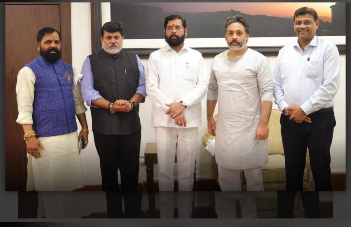 SUMITSADASHIVS1's tweet photo. #कुडाळ #मालवण वासियांचा हक्काचा #आमदार✌️✌️
🚩🌷#Nilesh Narayan Rane 🌷🚩
#निलेशपर्व सुरू😊❤️
#राणे म्हणतात आम्हाला💪💪💪
@meNeeleshNRane @SanketBavkar2 @kuldeep_1188 @AbhedyaNewalkar @2525bhuvaneshP @NavinSalian5 @medipakkadam @vikaspawar5 https://t.co/scdQkaHZ24