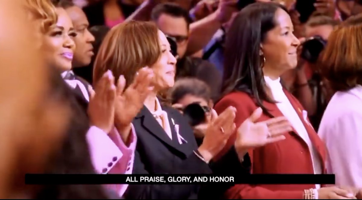 SportsPatriotUS's tweet image. Oh, the irony! Kamala Harris and Tim Walz show up to church just days after mocking Christians for proclaiming "Jesus is Lord." Guess they needed a quick PR miracle. 🙄 #SundaySpecial #ConvenientFaith #PoliticalHypocrisy