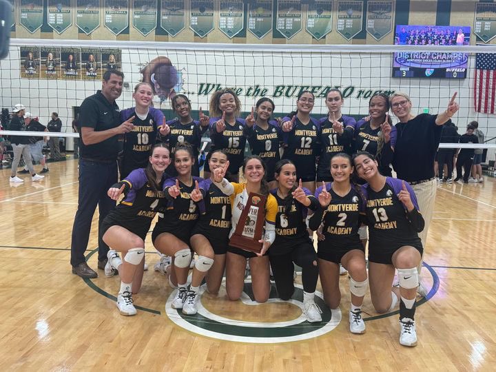 DiegoArcos14's tweet photo. Las voleibolistas ecuatorianas Bianca y Natalia Baquerizo se coronaron campeonas de distrito en Florida.
Juegan para la prestigiosa academia Monteverde.
Ahora jugarán las finales regionales. https://t.co/YJRfr7VI8j