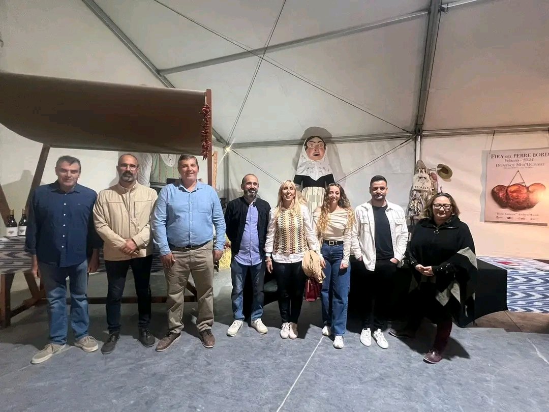 ElPiFelanitx's tweet photo. 🌶️ Fira del Pebre Bord  #Felanitx

Expositors i diferents paradetes al llarg de tot el cap de setmana en la nostra major Fira

🟢Molts d'anys Felanitx

#SomelPi
#Somproductelocal https://t.co/ie5iCHjDBO