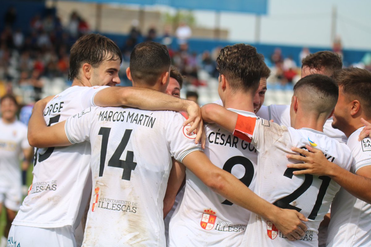Como nos gustan los abrazos de celebración 😍🤍

<a href="/qlcarlos98/">Carlos Quintana</a>, <a href="/maarcosmartin14/">Marcos</a>, <a href="/Jorge10Borona/">Borona10</a>, <a href="/10cheki/">CHEKI 🇪🇸</a> y todo el grupo abrazados con nuestro 9 <a href="/Cesaar9gomez/">Cesar Gomez Diaz</a> tras el gol 🔛🔛

#SoñamosDespiertos
#VamosIllescas