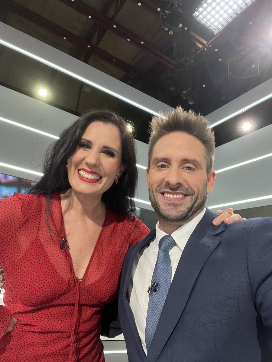 angelponstv's tweet photo. Cuando compartes plató con una diva como @Diana_Navarro🎶, la energía se multiplica💥. Voz y carácter brillante✨. #IconoMusical #Música #Cultura #Arte #TV #Televisión #RTVE #TVE #Canal24horas #Informativos #Noticias https://t.co/fGnlj8Zsom
