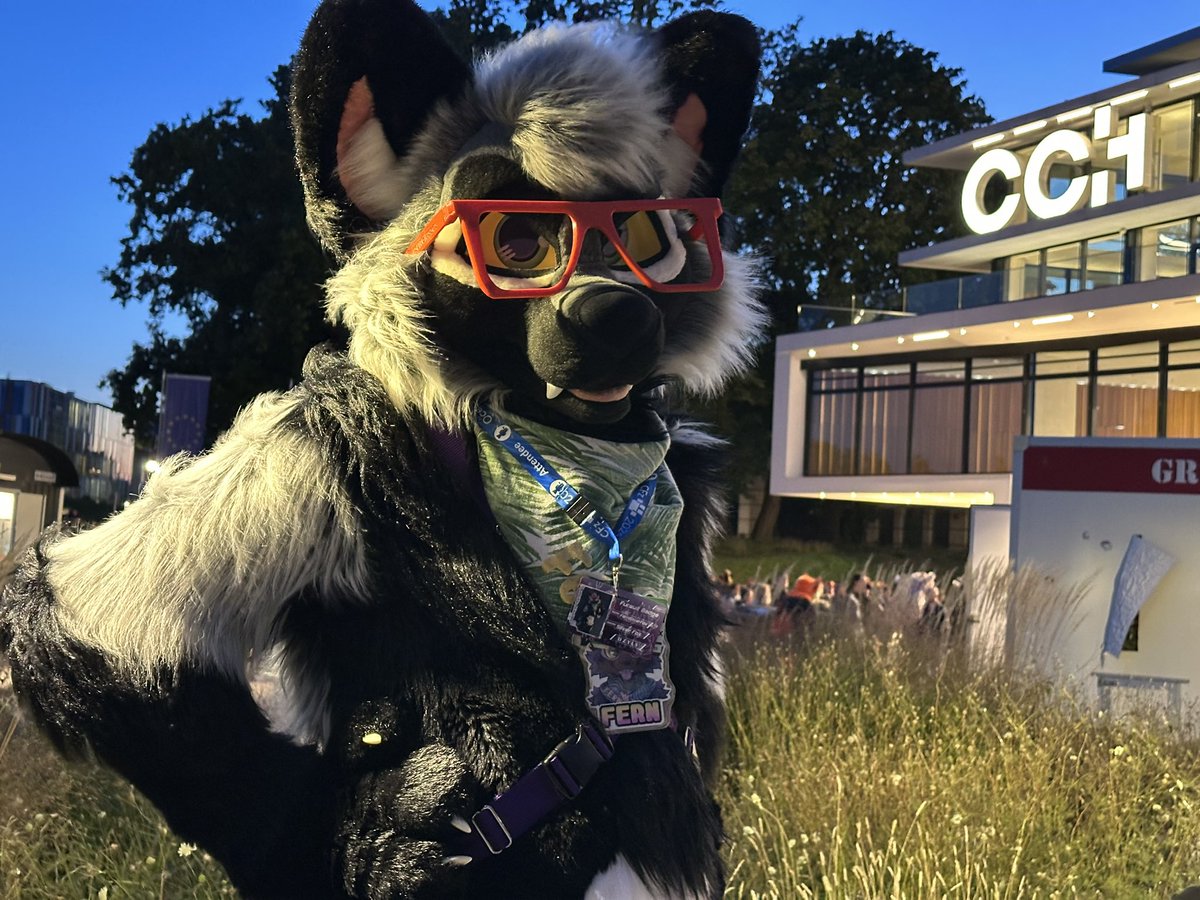 FernSilverFox's tweet photo. He’s looking at someone cute! 💗✨🦊

📸@CoupsBoi 
🪡@FurryFursuit_M https://t.co/APQH8xMMBq
