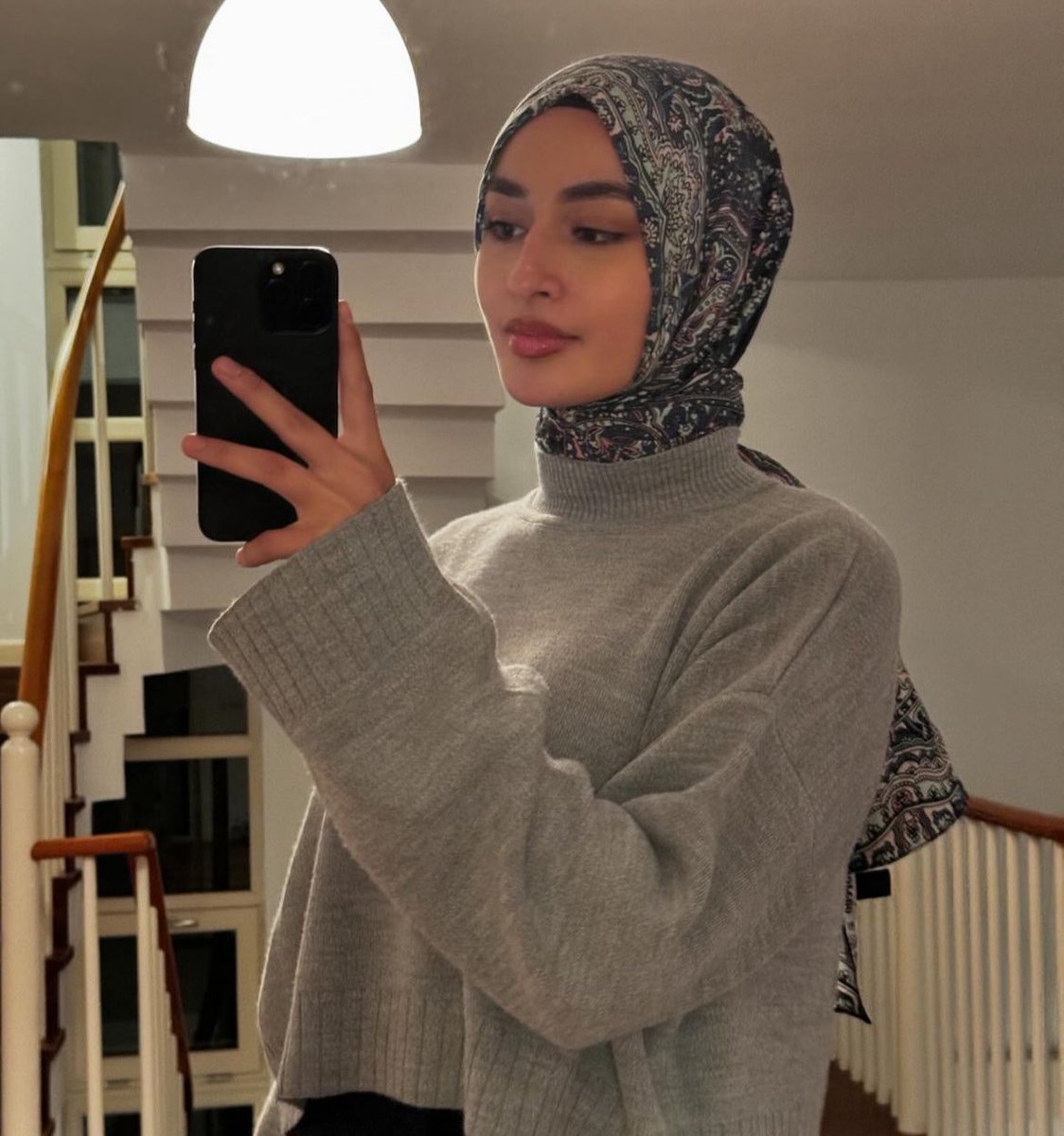 karakterinle duruşunla adaletin ve korkusuz oluşunla kendini bize çok sevdirdin iyi ki varsın güzeller güzeli beyzamız 

SeviyoruzSeni BeyzaHuri