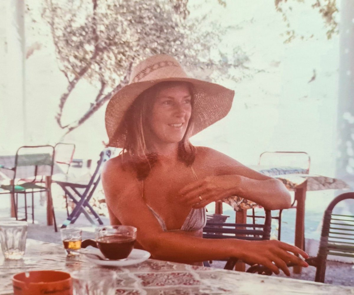 shesexpensivex's tweet photo. the cig with black coffee and alcohol my god she could fix me... https://t.co/YXSm2Xs9Qz