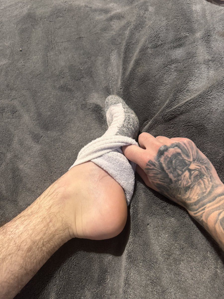 SensationSoles's tweet photo. When your sock bows down, you know you're the true master. 👑
https://t.co/wKkEgx13rP
#FindomLife #SockSub #footfetısh #finsub https://t.co/FsOQKmvoXB