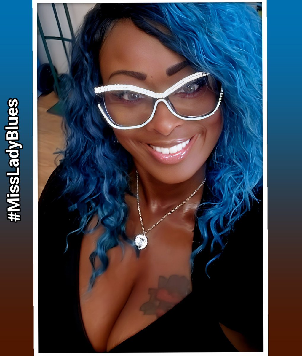 MISSLADYBLUES's tweet photo. Happy Sunday!!!ππ
#MissLadyBlues #GoodWoman #BetOnBlue #SuperDopeGirl #FineAndFit #ILoveThisBody #Smile https://t.co/LH3XbaU9Mx