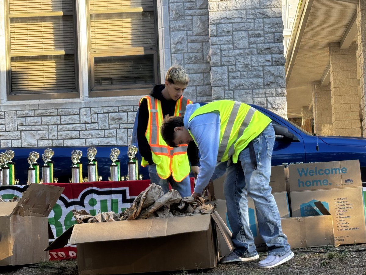Shout out to our FTC Automotive Technology students who volunteered their time this weekend at the Maple Leaf Car Show in Carthage! We are so proud of the skills they are developing and their commitment to the community!  #FTCAutomotive #LearningTodayForABetterTomorrow