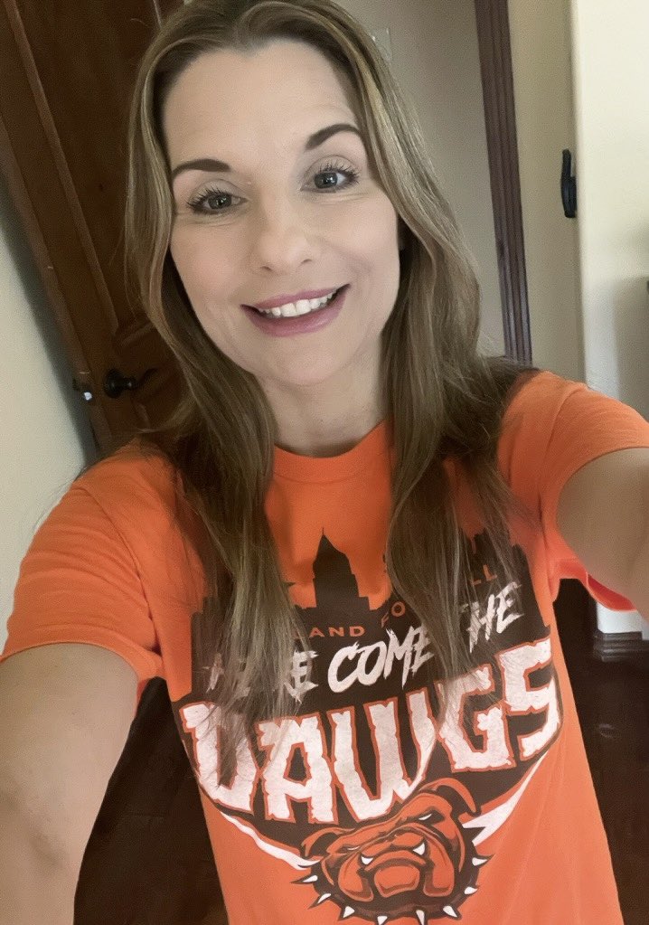 MJLaBeff's tweet photo. Rock โn Roll ๐ฅ Itโs game time! Letโs ROCK ๐ฅ Bengals @ Browns #NFL #football #clevelandrocks #clevelandbrowns #rockandrollhalloffame #RockOn #DawgPound #sundayfunday #sundayvibes #nflticket #youtubetv https://t.co/GSYkEuBy3c