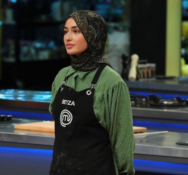 geldiğin günden beri duruşunla karakterinle başarılarınla bize örnek olduğun için teşekkür ederiz seni büyük bir gururla yaptığın her tabağı memnuniyetle izliyoruz kalbinin temizliğini yüzünün güzelliğini cok seviyoruz

SeviyoruzSeni BeyzaHuri