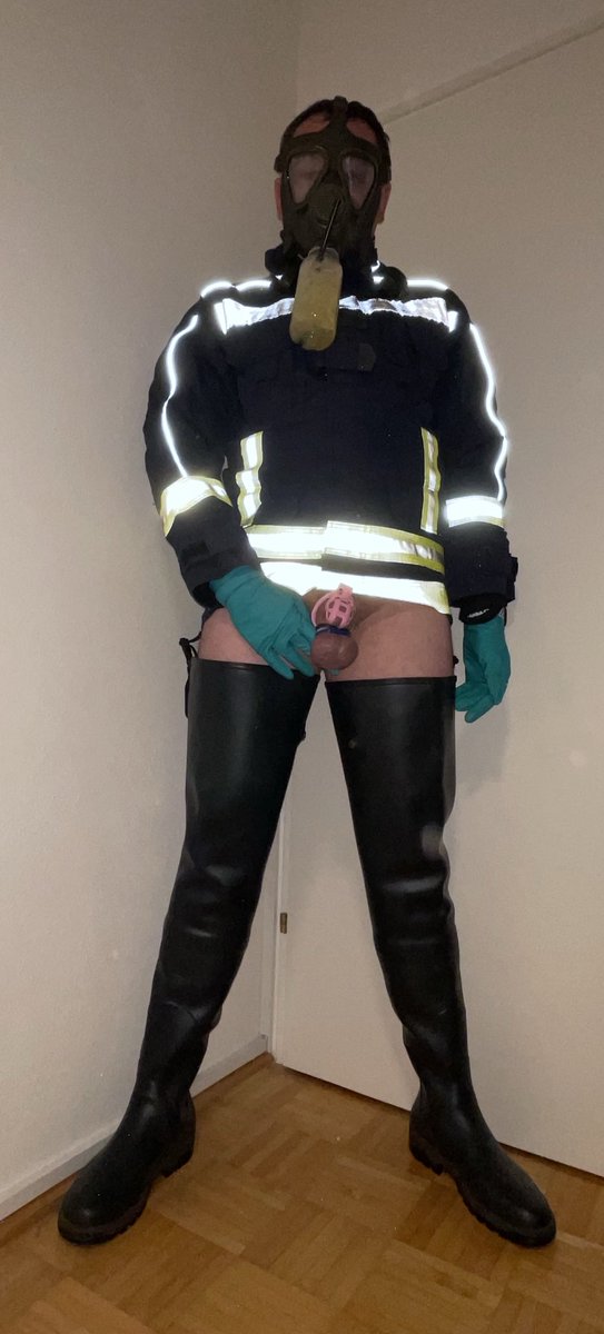 FireHazmatGear's tweet photo. #waders #rubber
#rubberboots #fetish #heavyrubber #gasmask #firegear #chastity #rubbergloves #aigle #breathplay #urin https://t.co/xBjzsHK0r9