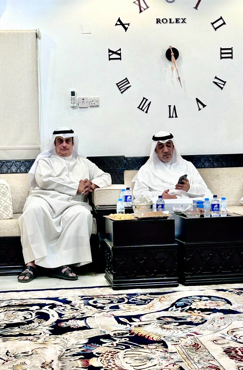 شرفني بزيارته نائب رئيس مجلس الوزراء ..
ووزير الداخليه والدفاع الشيخ فهد اليوسف ..

وأبرك من زارنا يابوفيصل ونورت الجهراء 🌹.

#وزارة_الداخليه 
#فهد_اليوسف 
 #مجلس_الوزراء
#الدوام_المسائي