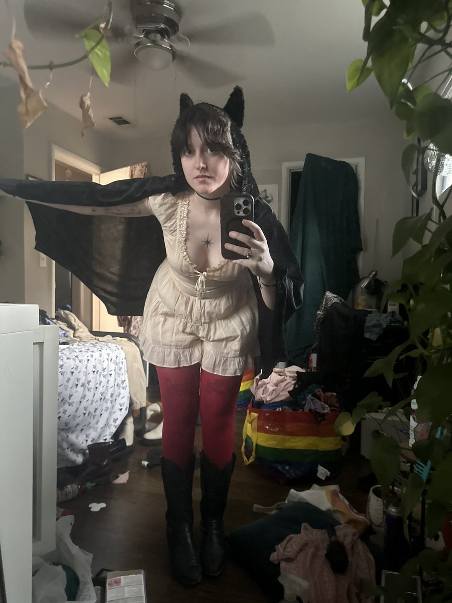 equal_creatures's tweet photo. Creature of the Night 🦇🦇🦇🦇🦇 https://t.co/9YvpKMYrU5