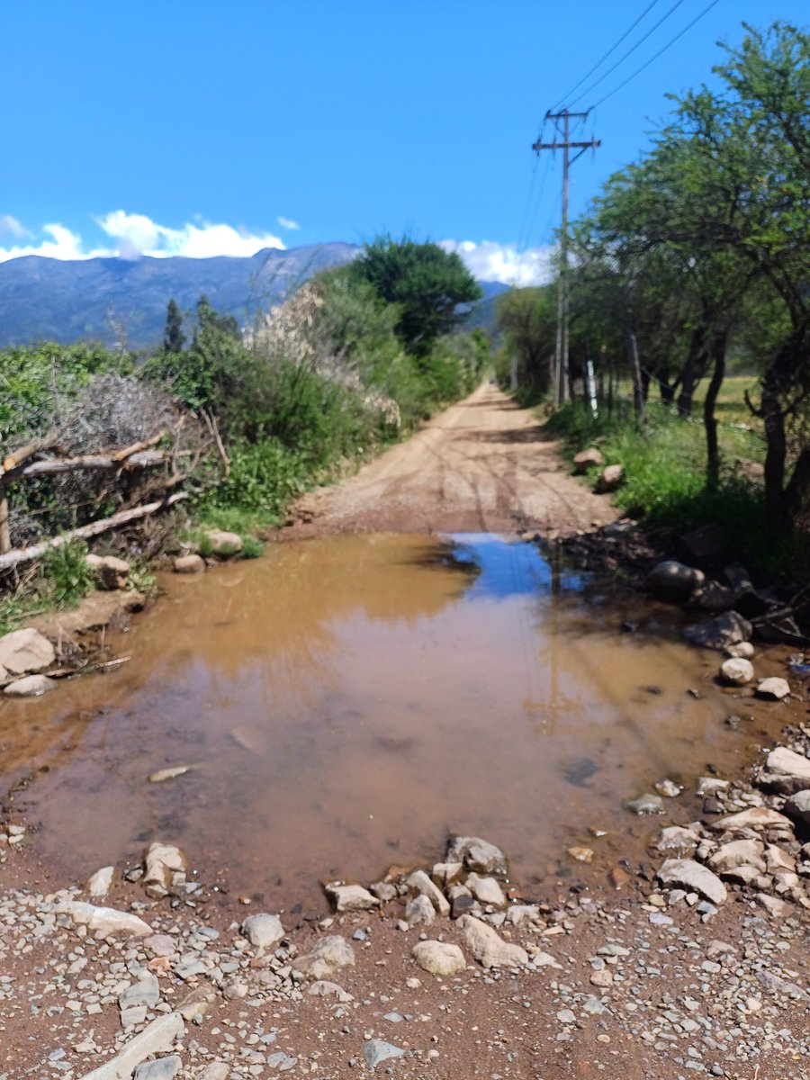 BCerdaPaola's tweet photo. Esto no estaba en los planes 🚲
#Rangue
#Laguna de #Aculeo https://t.co/t3qKGZbHez