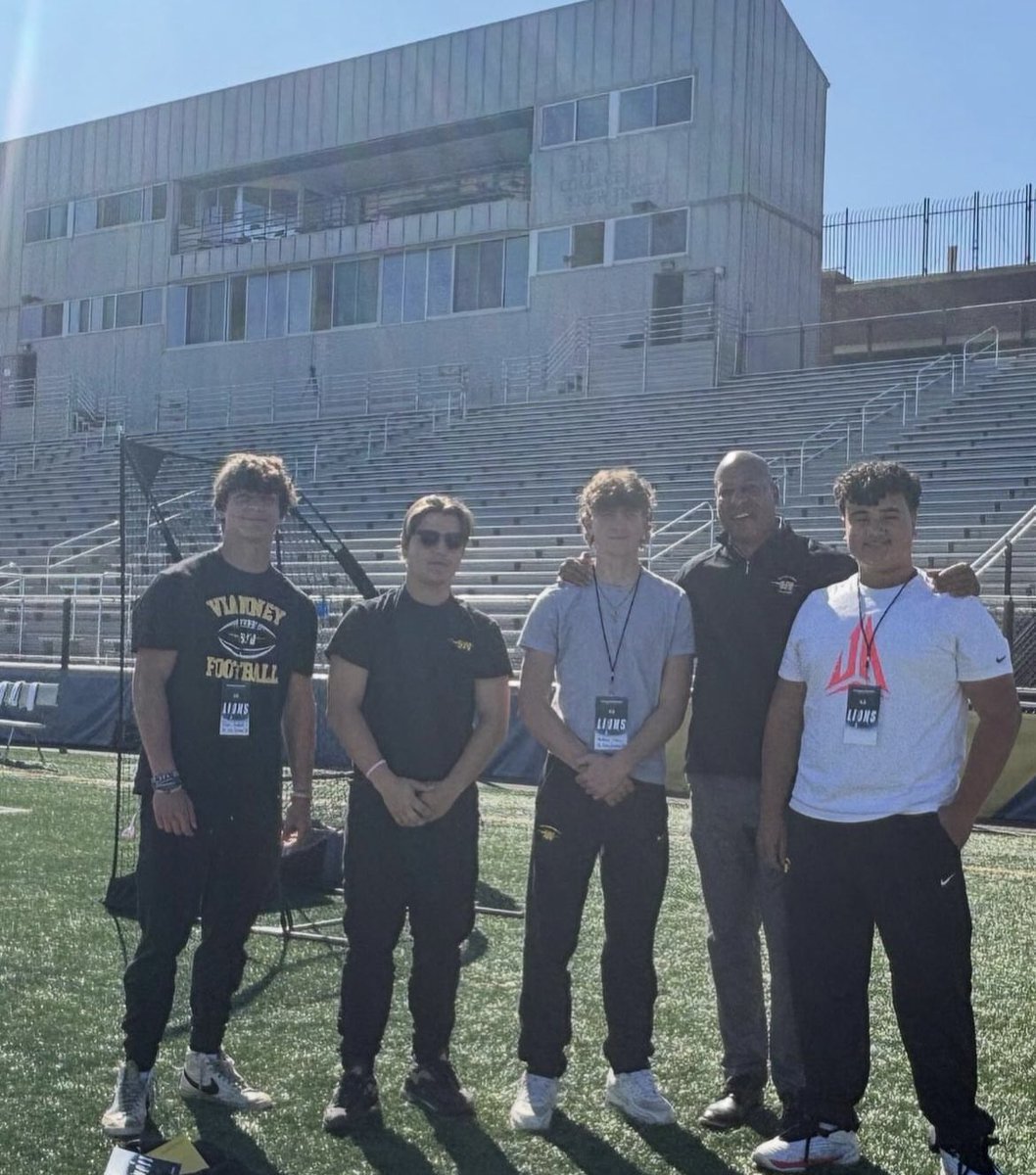 Thank you TCNJ for an awesome gameday visit. Great environment! <a href="/TCNJfootball/">TCNJ Football</a> <a href="/CoachBA1010/">𝒞𝑜𝒶𝒸𝒽 𝐵𝑜𝒷𝒷𝓎 𝒜𝒸𝑜𝓈𝓉𝒶</a> <a href="/CJendryaszek/">Coach Jendryaszek</a> <a href="/Coach_E_Edwards/">Edwyn Edwards</a>