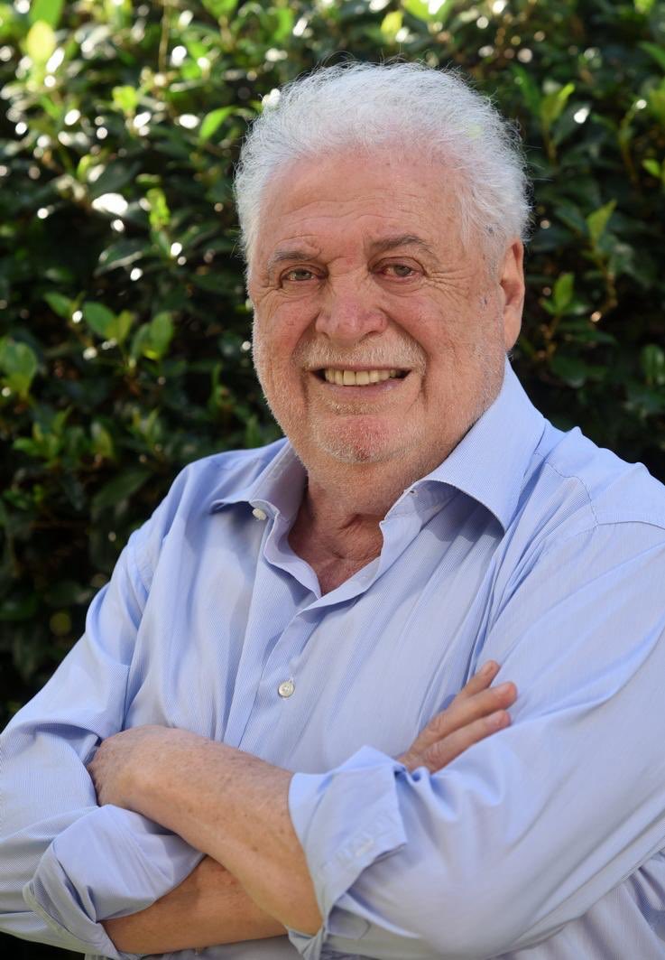 Gines González Garcia:
- Plan Remediar.
- Ley de medicamentos genéricos.
- Ley anti tabaco.
- Educación Sexual Integral.
- Aborto legal, seguro y gratuito.

Simplemente un soldado de Perón, heredero de lo mejor de la herencia sanitarista de Don Ramón Carrillo.
Entendamos a los q