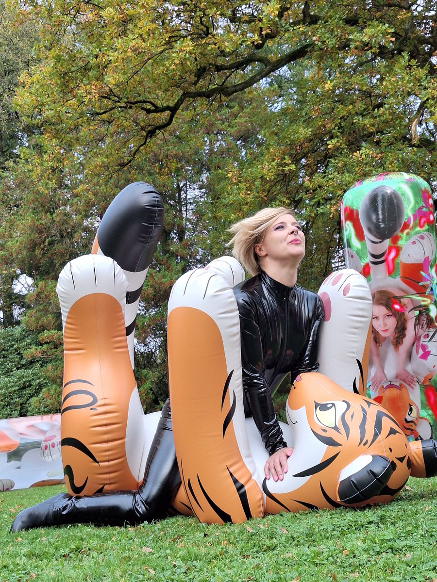 HorseplayToys's tweet photo. Ok, so we add a model to the tiger and then we roll everything into a, well, ... ride roll, I guess. 🤡

Squeaky self-reference, and everything in gorgeous PVC.

But wait... there is more!

Stay tuned for THE SAGA, our collab project where Horseplay Toys meets GOTT&amp;GILZ! https://t.co/LC0jfxCEij