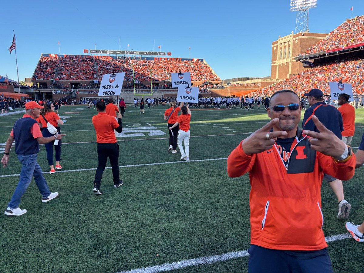 illinidp43's tweet photo. HAIL TO THE ORANGE! ILLINOIS VICTORY! I L L! https://t.co/ZLlOd2YtmU