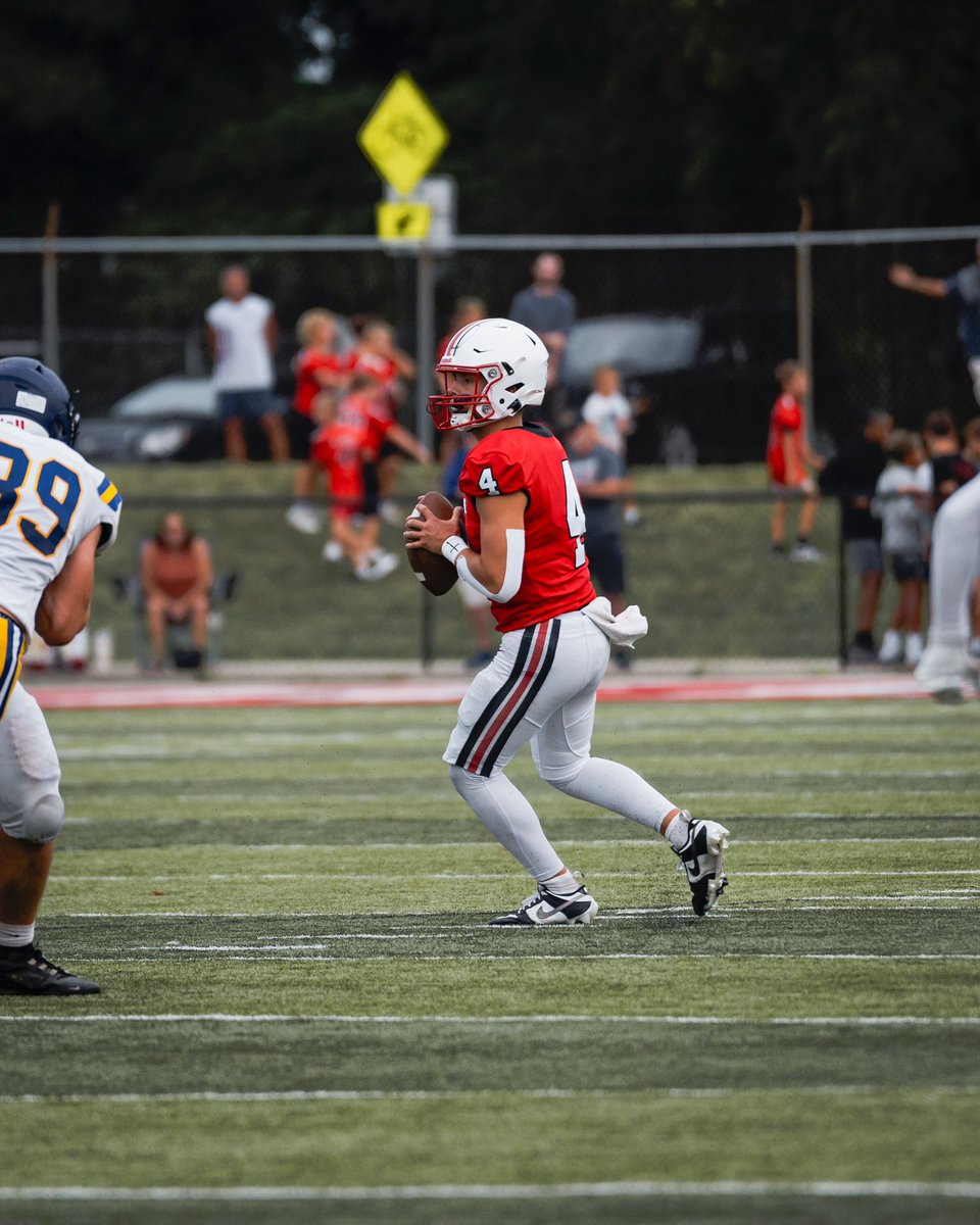 🚨🚨🚨School Record Alert 🚨 🚨🚨
Congratulations to Sophomore Larkin Thomas on breaking the school record for single season TD Passes! Larkin currently has 29 TD passes, breaking the old school record of 25 set by Liam Poronsky in 2022! Congratulations Larkin and his teammates!