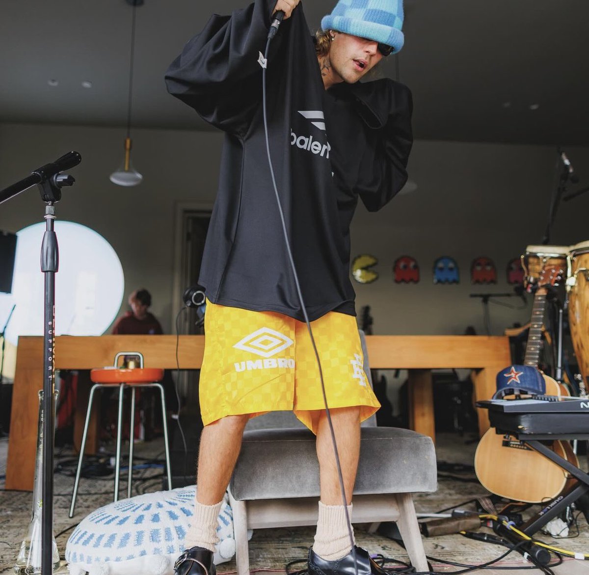 PopCrave's tweet photo. Justin Bieber shares new studio photos. https://t.co/Z570gHrcyV