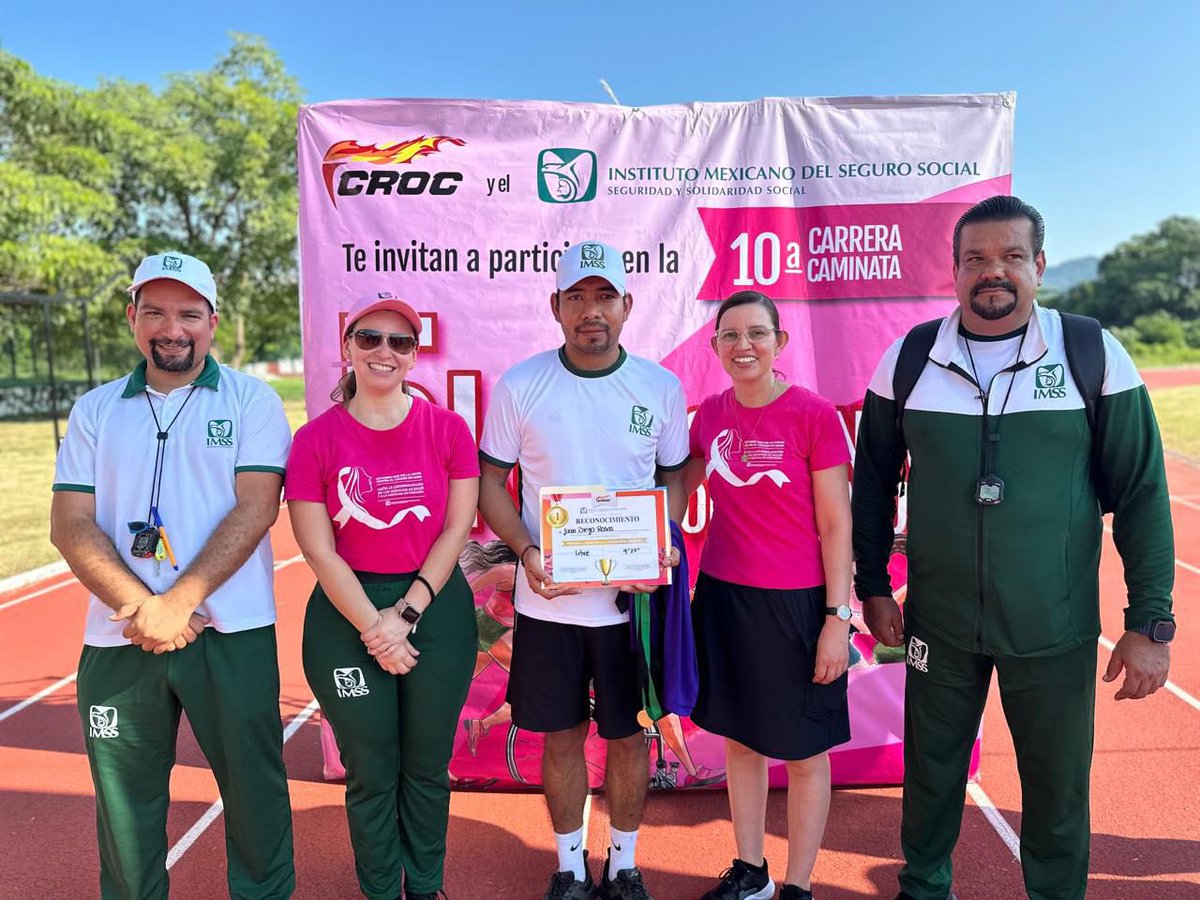 IMSSColima's tweet photo. 🎀 En el marco del Día Internacional de la Lucha contra el #CáncerDeMama, se llevó con éxito la 10a Carrera Caminata 5 km "Corriendo por mi salud" 👩🏻🦼🏃🏻♀️🧑🏽🦽🏃🏽♂️👨🏻🦯, con esto el personal del #IMSSColima y #CROCColima se suman a la acciones de concientización del cáncer de mama. https://t.co/RrcvaimKsu