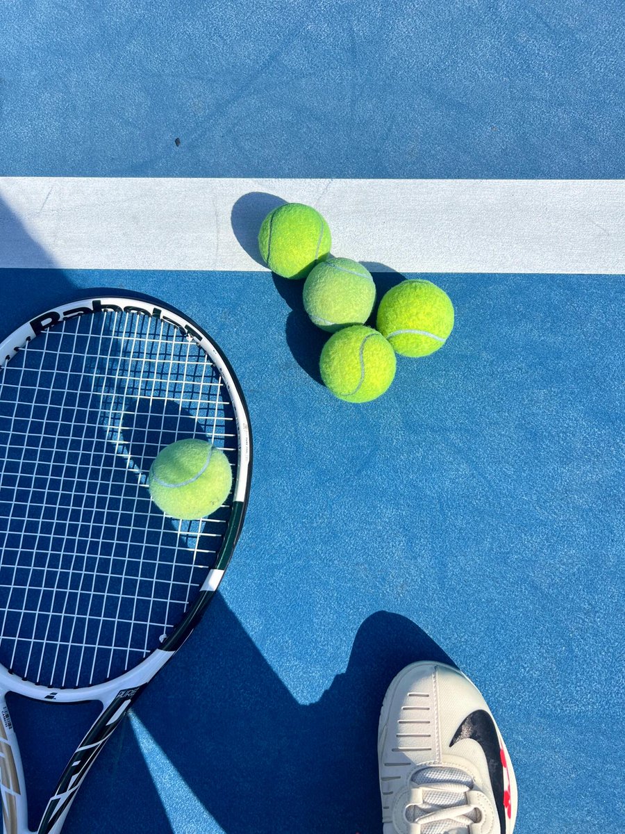 daudinamdar's tweet photo. Come play tennis with me🎾 https://t.co/c2DD58goDq