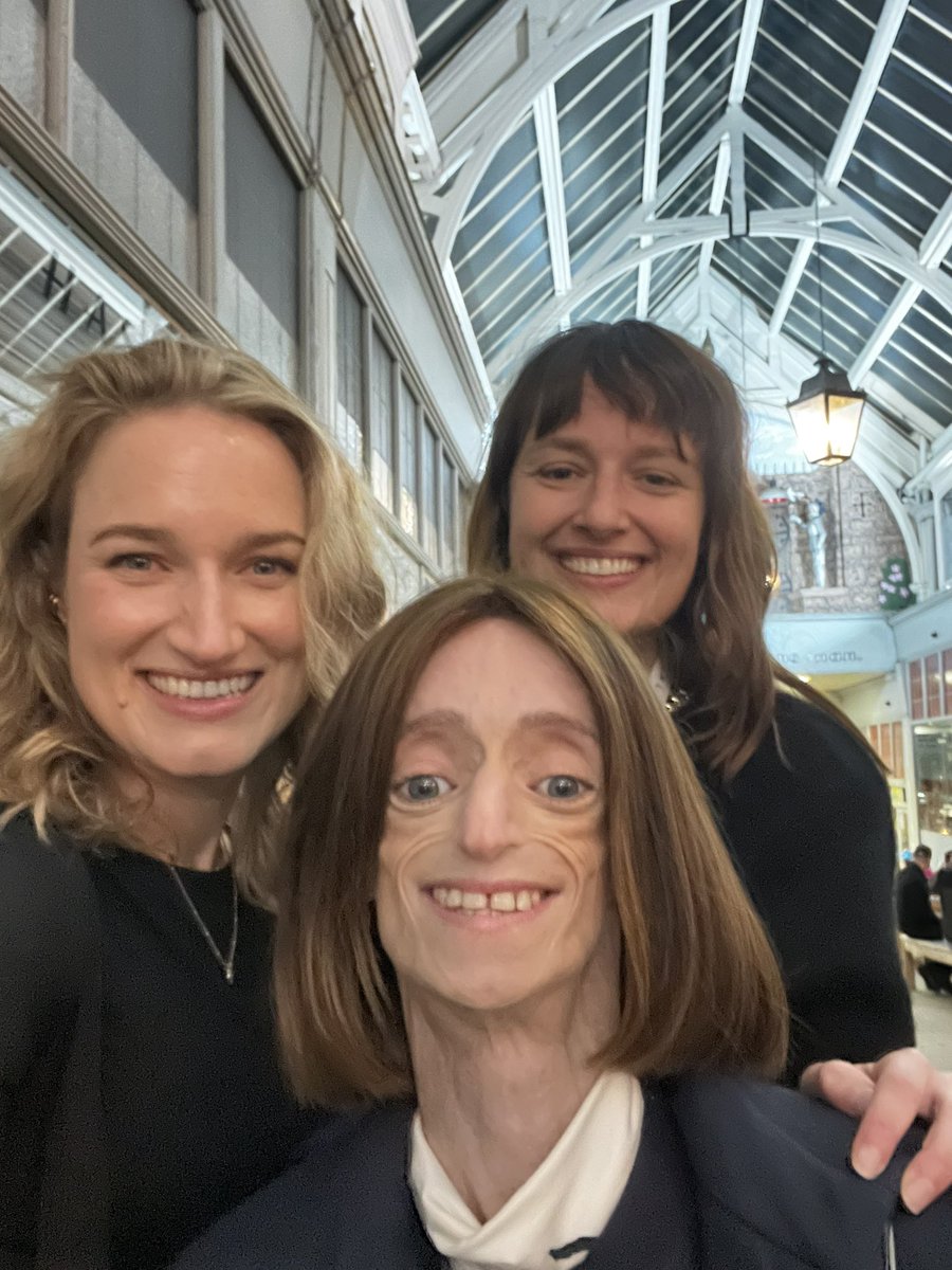 HCopley's tweet photo. I’m so grateful to @arshi_mona @CarolineBirdUK and @kwamedawes for awarding Lapwing 2nd in the @laurelprize🌿💚Thank you to everyone who made yesterday so much much fun. Travelling home from the Summit Festival @poetryschool feeling happy &amp; exhausted https://t.co/ADiOxTROki