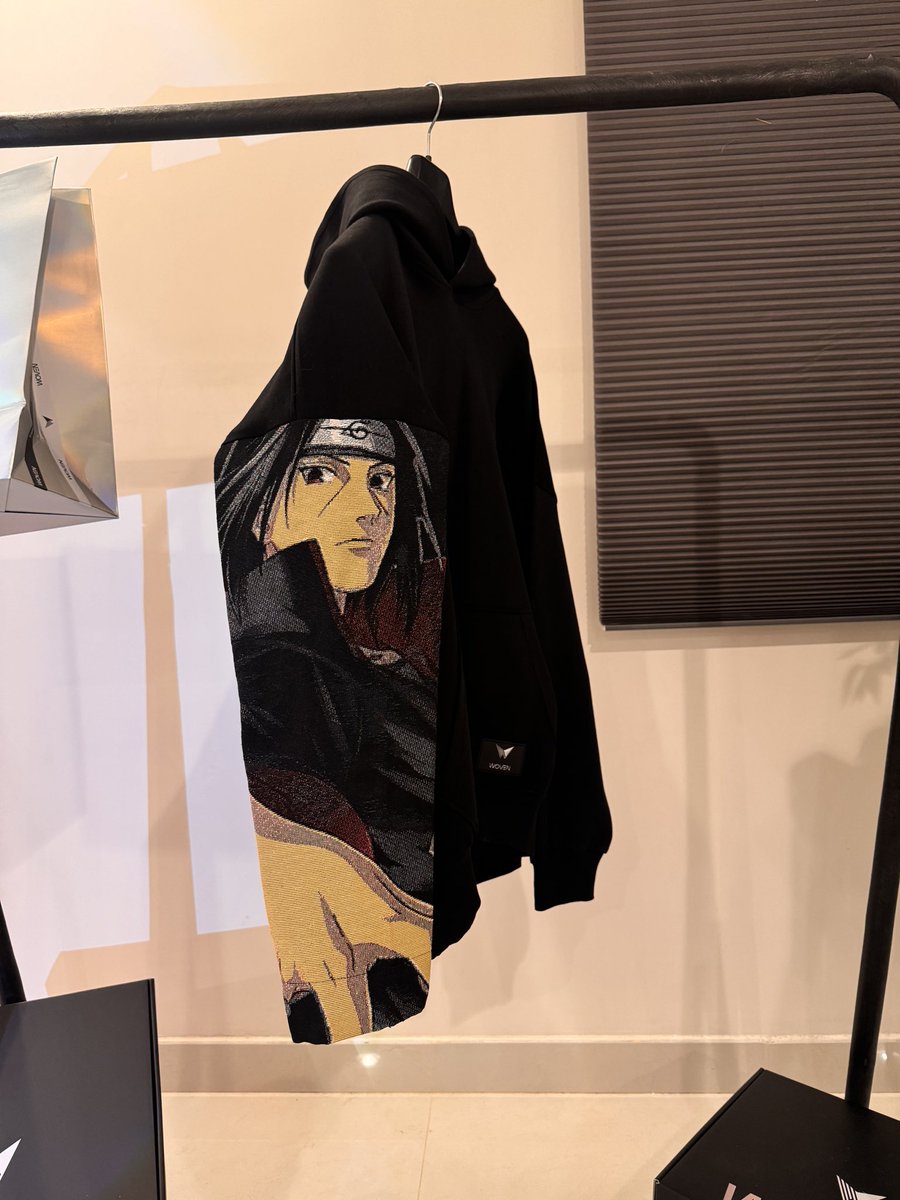 ASCom0's tweet photo. لايفوتكم كولكشن الهوديات الجديدة من متجر ووفن @woven_sa الموثوق ❤️‍🔥! 

فيه تنوّع رهيب لأنميات كثيرة وحتى لمحبيّ الكوميكس بتشوفون الّي يعجبكم، الشتاء قرب! وأنت بتحتاجه ☃️🩵

رابط المتجر: https://t.co/hH2blou2Ay https://t.co/laXmUueyRi