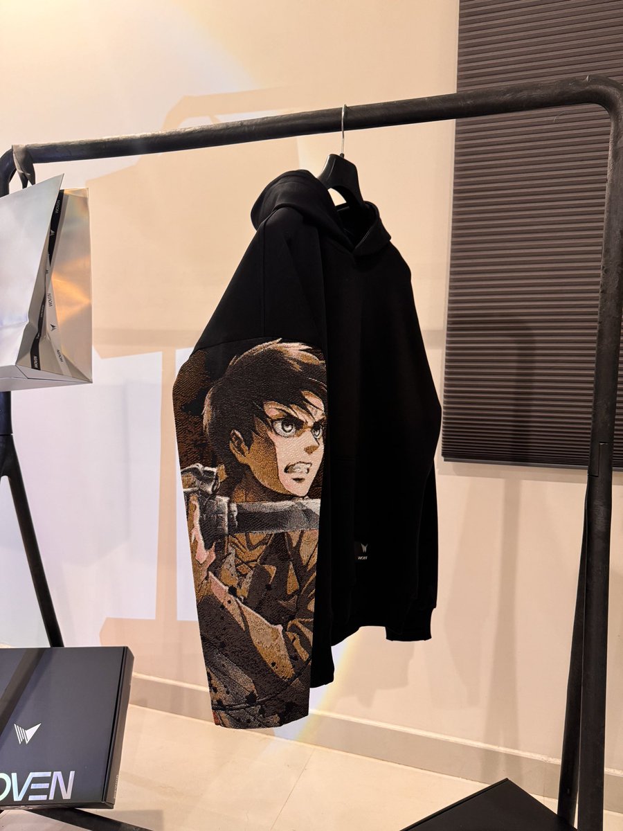 ASCom0's tweet photo. لايفوتكم كولكشن الهوديات الجديدة من متجر ووفن @woven_sa الموثوق ❤️‍🔥! 

فيه تنوّع رهيب لأنميات كثيرة وحتى لمحبيّ الكوميكس بتشوفون الّي يعجبكم، الشتاء قرب! وأنت بتحتاجه ☃️🩵

رابط المتجر: https://t.co/hH2blou2Ay https://t.co/laXmUueyRi