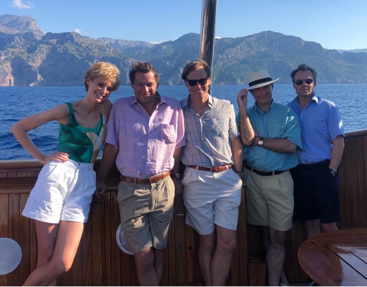 alexblakeuk's tweet photo. On a grim old day here in Blighty, a throwback to Oct 2021 shooting S5 of The Crown. What a wonderful gang it was, many of them now friends for life... @TheCrownNetflix @NetflixUK 🎬

#Actor #UK #TheCrown #Netflix https://t.co/4qxQPilWeR