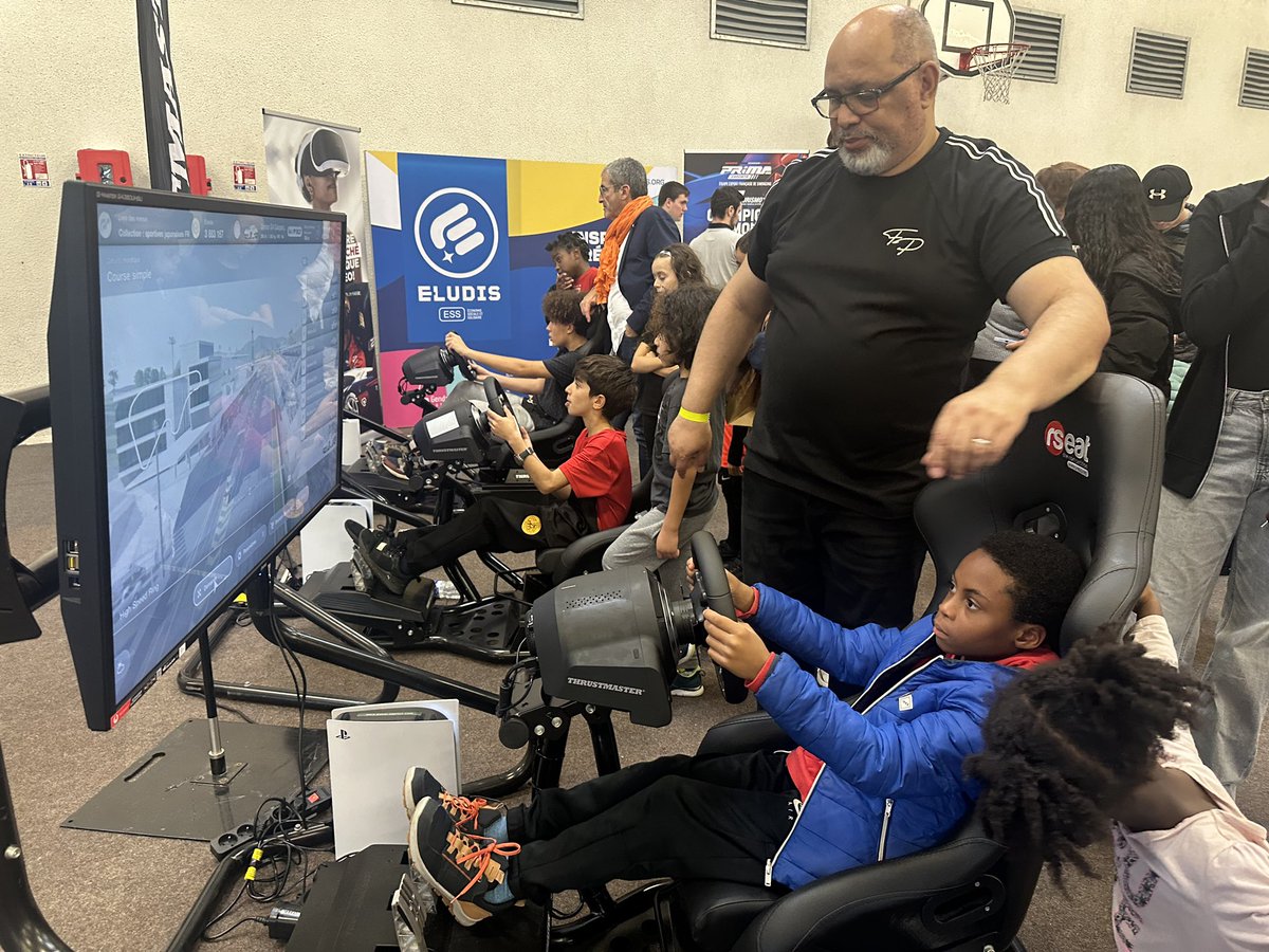 geoffroyboulard's tweet photo. #TechandPlay Gros succès ce week-end pour #Theodasium (Ville de #Thiais) en partenariat avec @GrandParisMGP : un laboratoire d’idées où gaming, IA et nouvelles technologies sont au service des citoyens d’aujourd’hui et de demain.
👌 Alexandre Caussignac &amp; Richard Dell'Agnola https://t.co/0WwlGlSaMJ