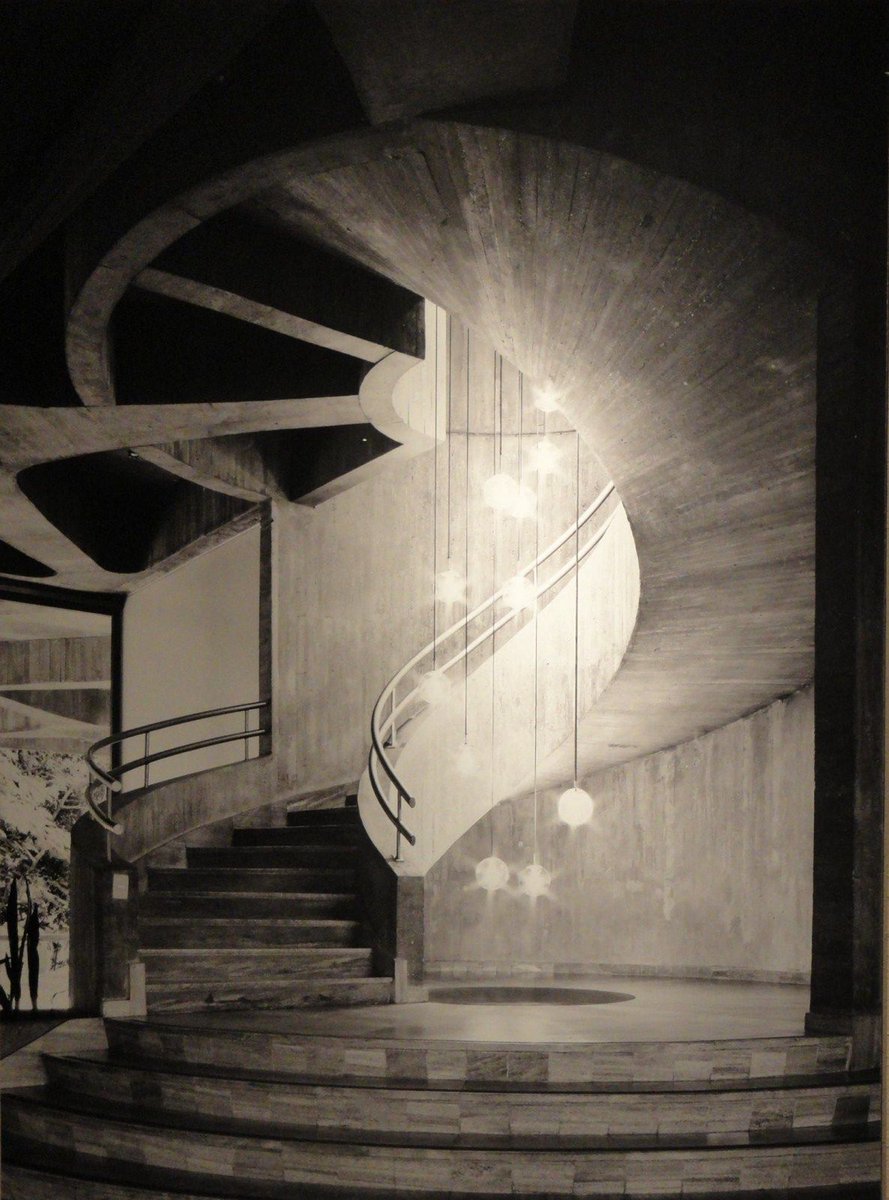 alejandrocsome's tweet photo. - El hormigon es horrible porqu--

*Alli fue cuando entró el espíritu de Pier Luigi Nervi a decir "no" y de él salieron proyectadas como hologramas divinos, brillantes, incontenibles, inundando la habitación los planos, croquis y fotografías de la Embajada Italiana en Brasilia* https://t.co/6Dsd7N9HBz
