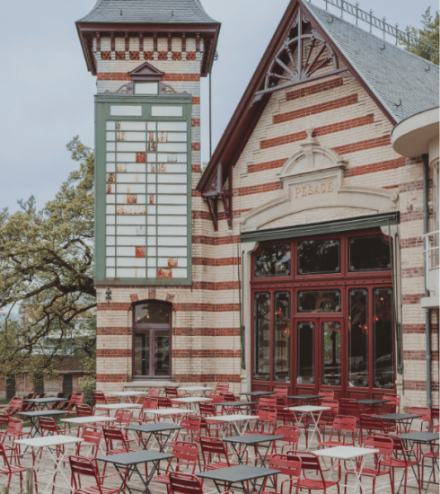 evolation23's tweet photo. Hippodrome de Boitsfort (Bruxelles), c'est l'ancien bâtiment du pesage et du lestage des jockeys construit en 1900, reconverti en restaurant, le Woodpecker Dhrome !
#WatermaelBoitsfort #Uccle #Brussel #BeautifulBuildings #Bruxelles #Architecture #Patrimoin https://t.co/vq1eK2ndFz