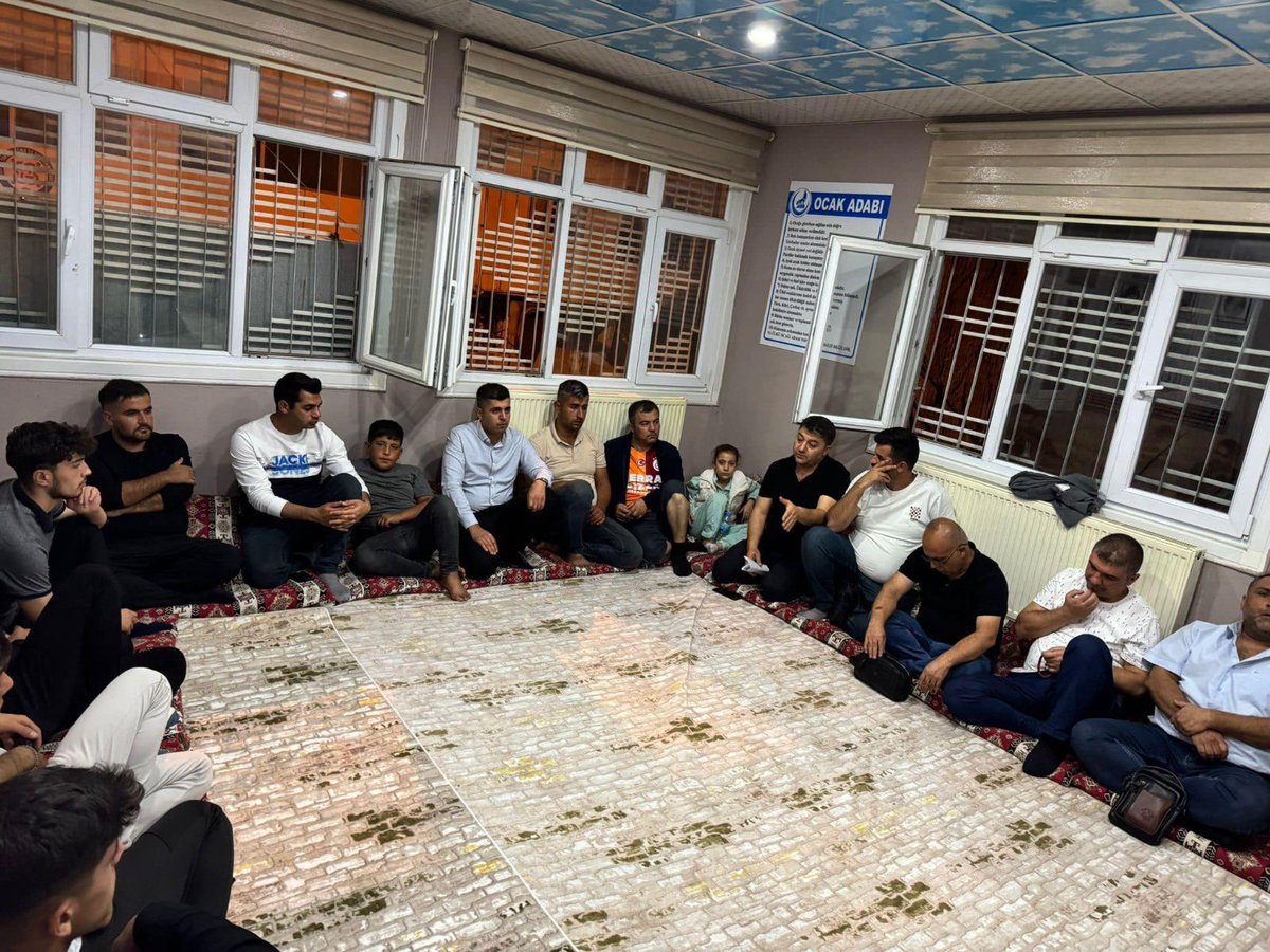 Ulku_Ocaklari's tweet photo. Ülkü Ocakları Güz Dönemi Seminerleri Türkiye'nin dört bir yanında devam ediyor. Bu hafta gerçekleştirilmiş olan seminerlerimizin konu başlıkları:

- Cihan Hakimiyeti Mefkuresinin Tarihi Akisleri
- Devlet Felsefemiz ve Türk Milliyetçiliği https://t.co/gDfJbaNsMp