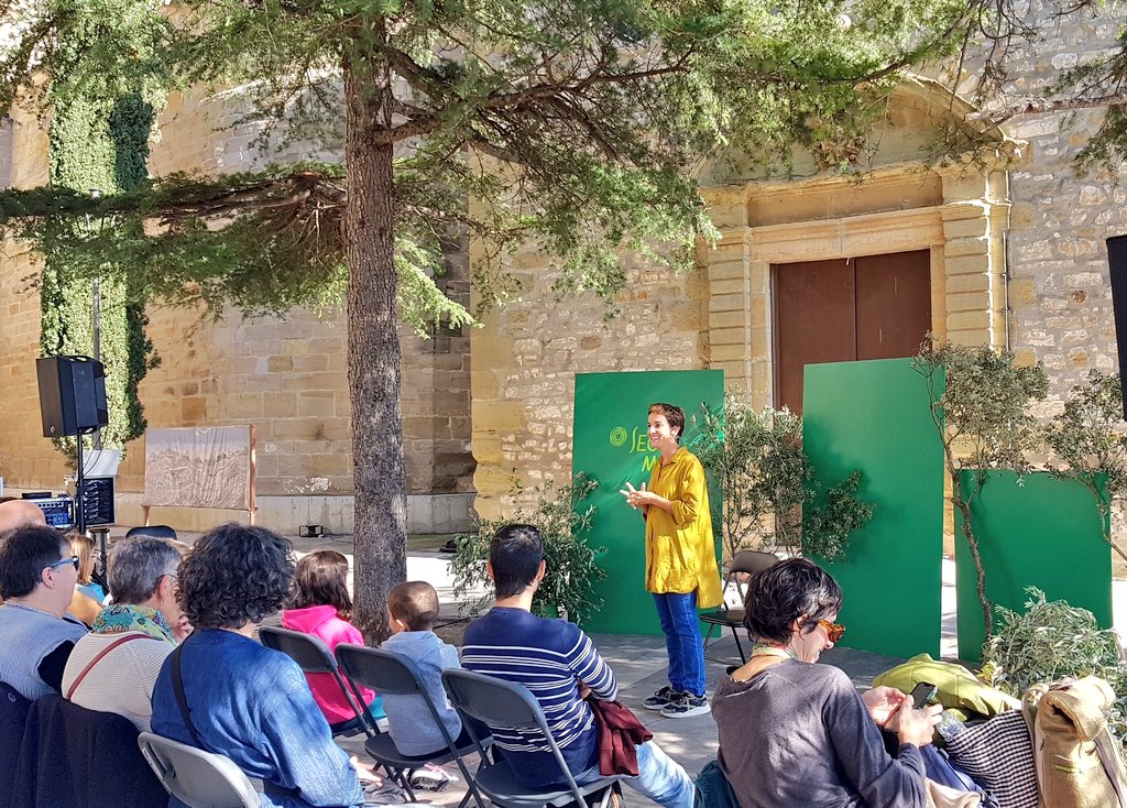 neowiffi's tweet photo. L'art de contar contes 👪 dins el Festival de Narració Oral #Segamots 🔝🌳 #Cervera #Segarra @SomSegarra @ccsegarra @segarrejant @paeriacervera @SEGREcom https://t.co/8Tc8WMyaNE