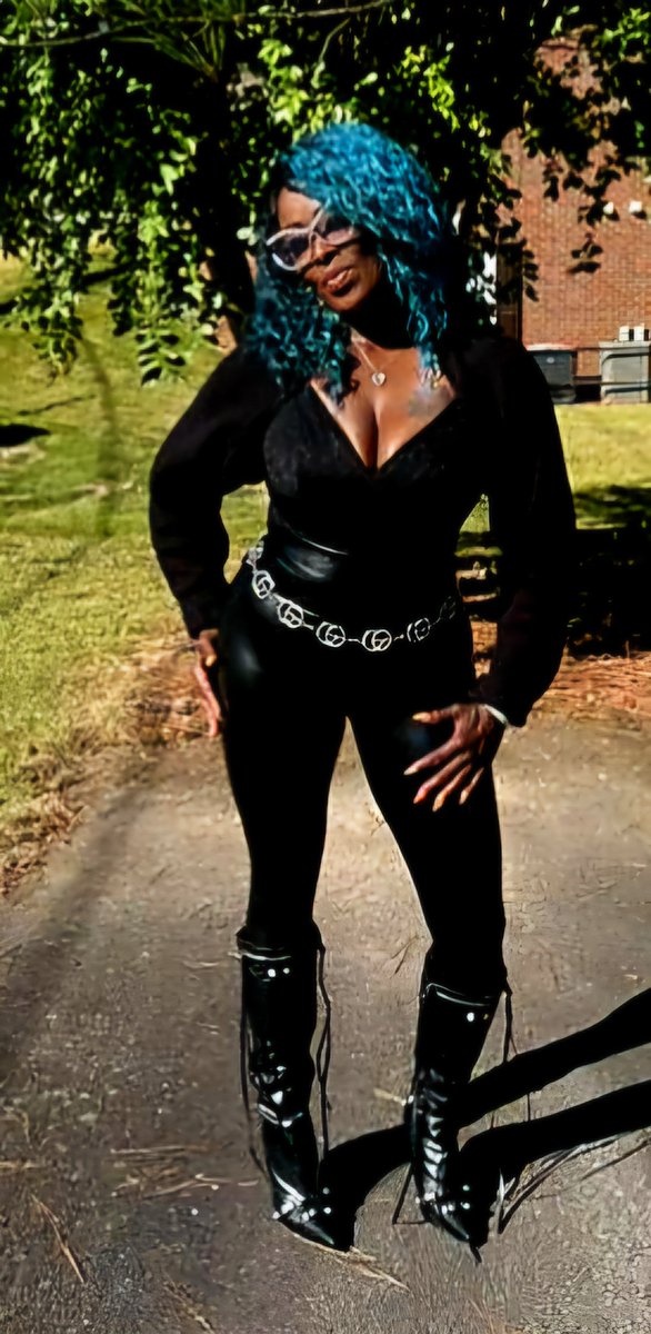 MISSLADYBLUES's tweet photo. SUNDAYS ARE BETTER WITH A SHOT OF "BLUE"!! πβ₯οΈ
#MissLadyBlues #GoodWoman #BetOnBlue #SuperDopeGirl #FineAndFit #ILoveThisBody #Smile https://t.co/c3zTO5wNZl