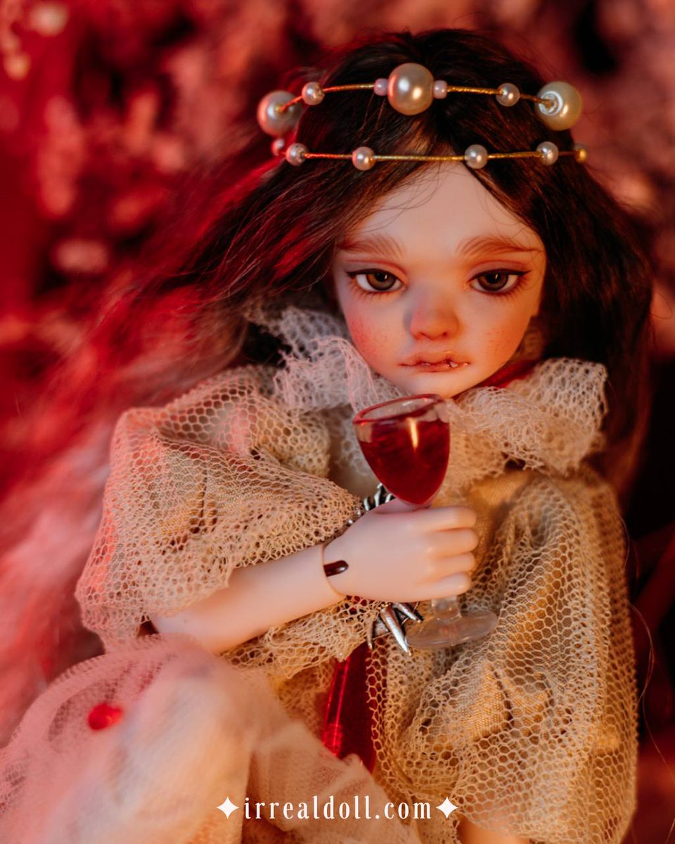 Pre-order for Nell is now OPEN at irrealdoll.com !
Remember that day-one pre-orders get a chance to win an Aly doll too.
Did you see our vampire photo session? It took a lot of work but ended up being pretty cool, don't you think?