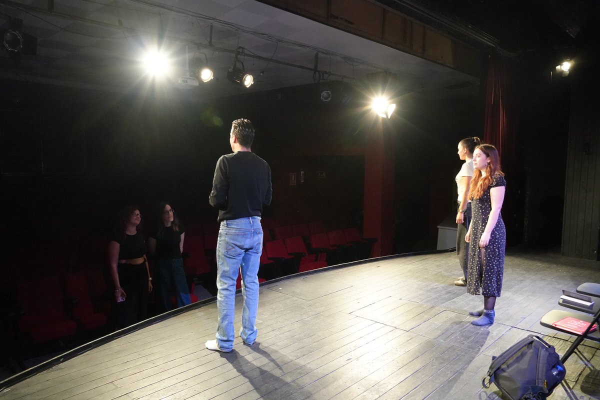 Una noche más en el andén de Cuatrocientas 🚂

Esta vez en el Teatro El Ciervo de Sabadell, con coloquio post función incluido 🔥

Siempre hay dificultades, porque hacer teatro no es fácil, pero siempre merece la pena ♥️

Seguimos en la sala Pangoli de Barcelona 📍