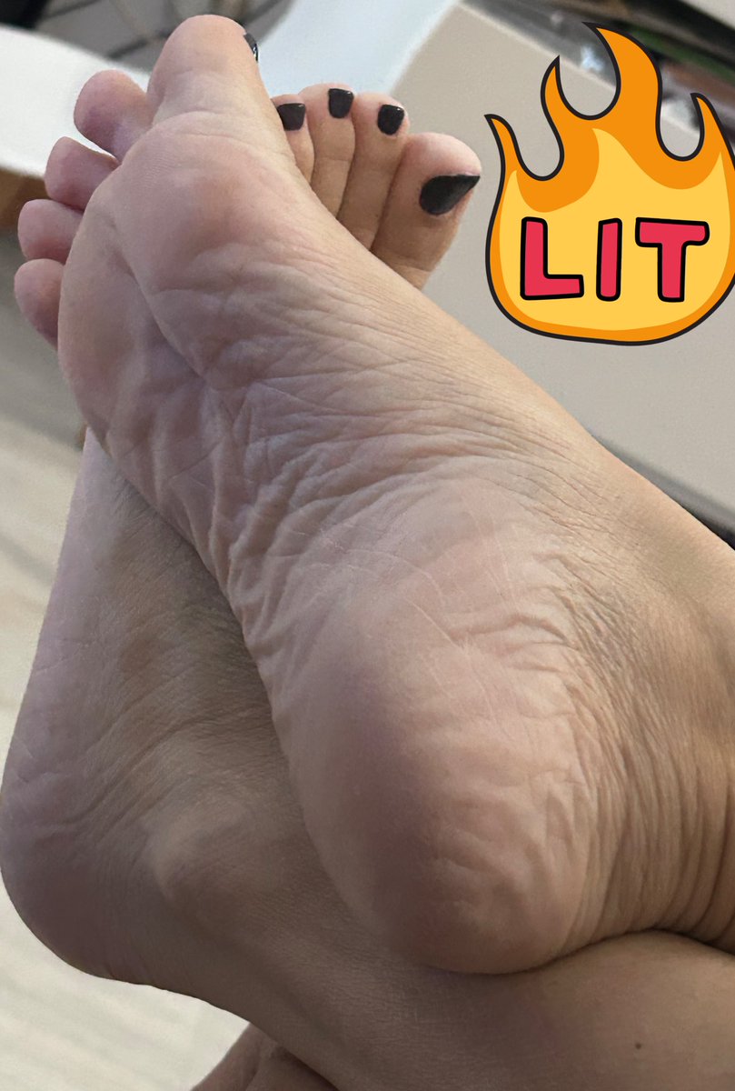 #Feet #FelizDomingo #carnosos #dedos #curvos #Feet #feet_pic #dedoslindos #pies #Small #masaje #suaves