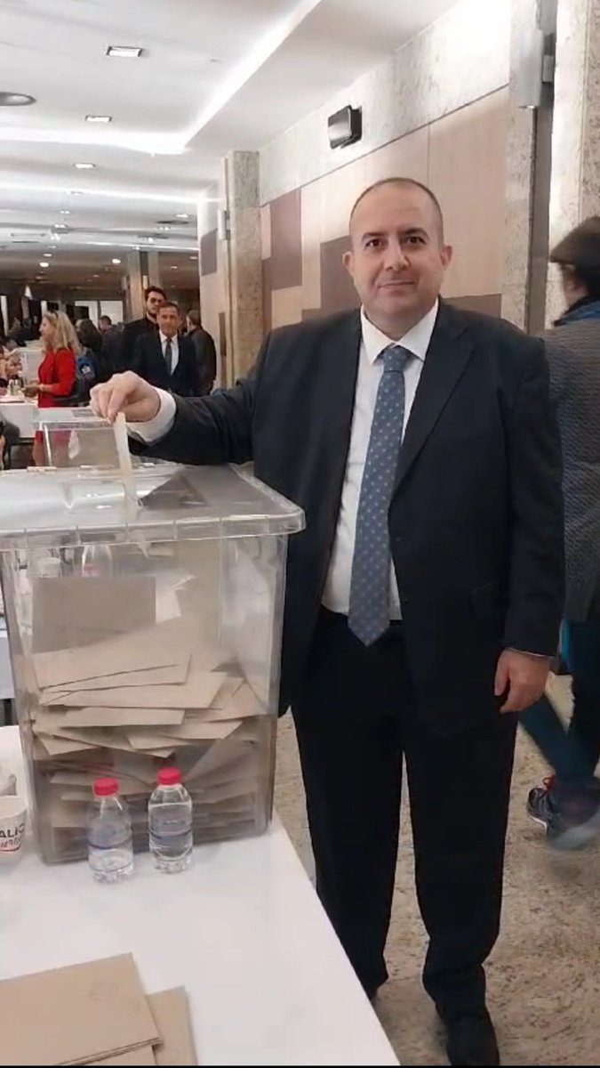 AvAliBasaran's tweet photo. İstanbul Barosu Genel Kurulu'nda oyumuzu kullandık. https://t.co/3CWasEj6WW