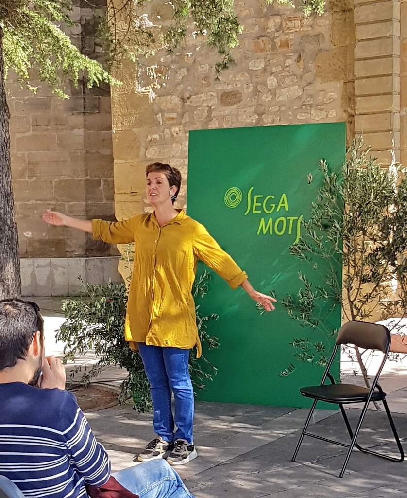 neowiffi's tweet photo. L'art de contar contes 👪 dins el Festival de Narració Oral #Segamots 🔝🌳 #Cervera #Segarra @SomSegarra @ccsegarra @segarrejant @paeriacervera @SEGREcom https://t.co/8Tc8WMyaNE