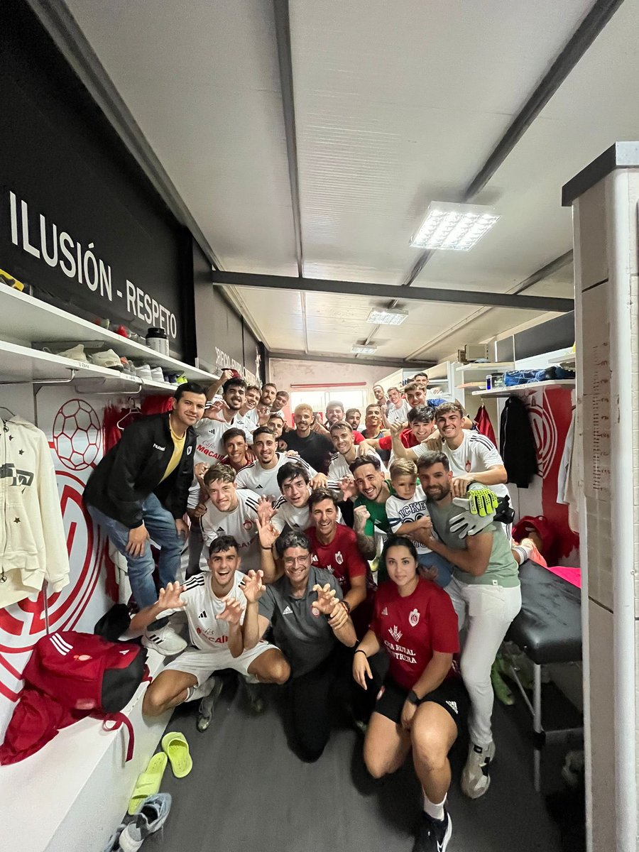 UTRERACD's tweet photo. 📸🐯 ESAS GARRAS EQUIPOOOOOO.
¡De tres en tres! 3️⃣
#UtreraConil | #FielesATi https://t.co/0l8Im40PAf