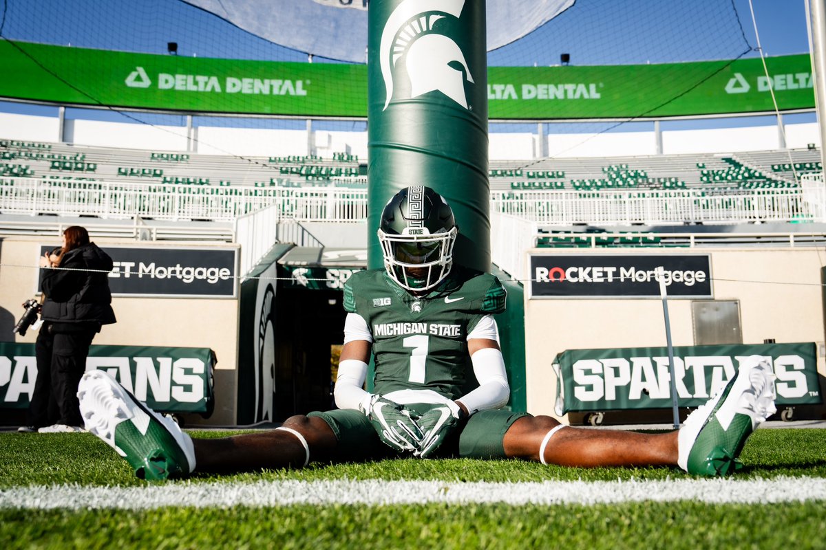 KeshawnDavila's tweet photo. I HAD AMAZING WEEKEND AT MICHIGAN STATE #GOGREEN https://t.co/5LESMVPCZf