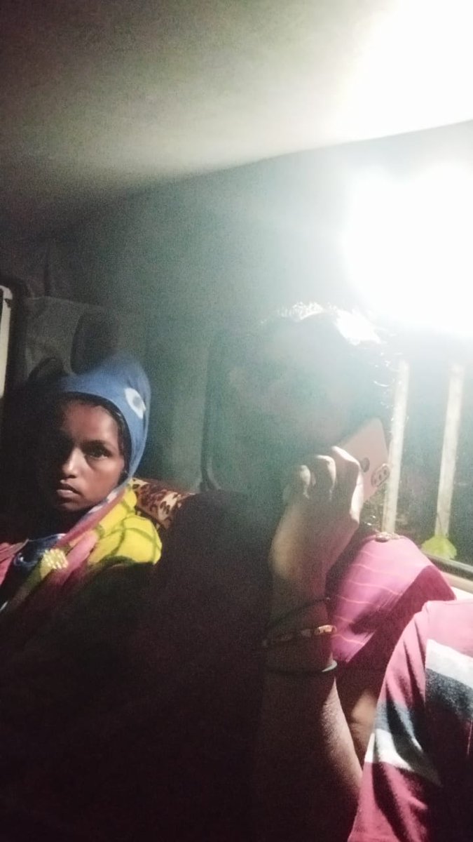 DrRadhaKrishan7's tweet photo. 20.10.2024, 10.20pm,અમરેલી તાલુકાના મોટા આંકડિયા ગ્રામની વાડીમાં વરસાદના લીધે પાણીના ઊંચા વહેણમાં ફસાયેલ સગર્ભામાતાને બચાવવા આશાબેન દ્વારા રેસ્કયુ કરીને સિવિલમાં દાખલ કરવામાં આવ્યો.
#SAVEANC
#ASHADEDICATION
@CollectorAmr @ddoamreli @Infoamreligog @MoHFW_INDIA @MoHFW_GUJARAT https://t.co/ZaTaPp9PRA