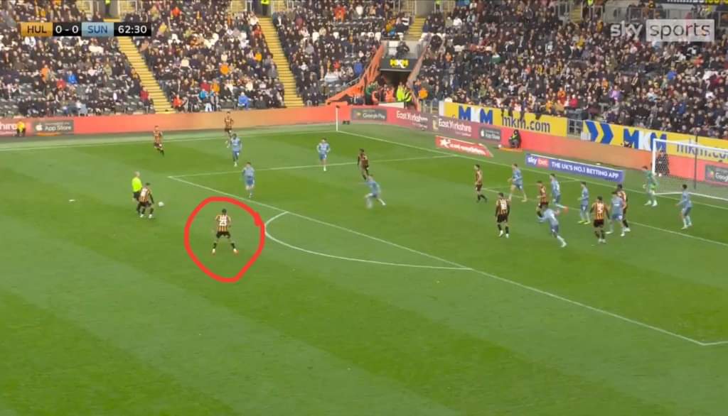 cake_for's tweet image. I
Aging blaming the ref when you leave 1 player back...