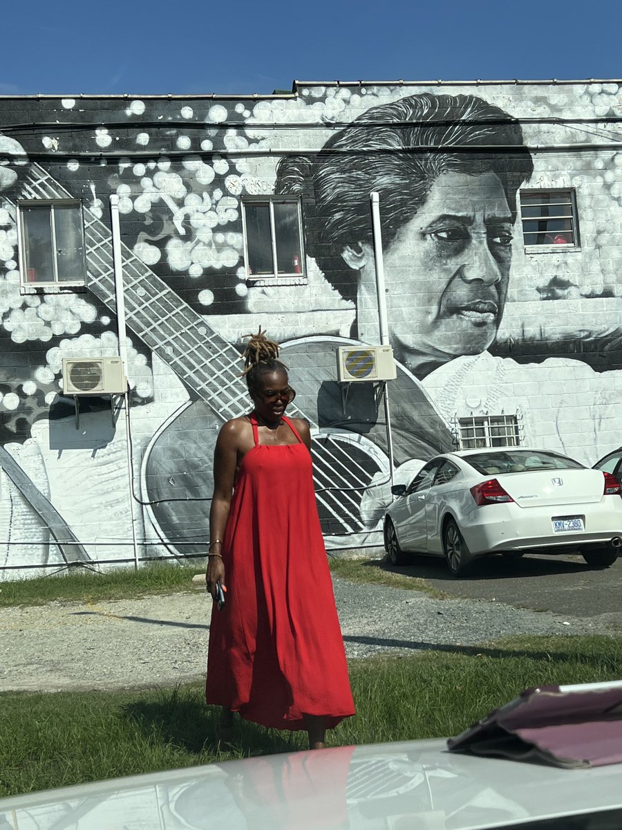 davidbrower's tweet image. This is Elizabeth Cotten’s great-great-granddaughter in Carrboro, NC. 

Her name is Libba.